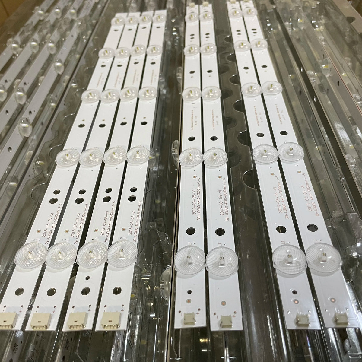 LED Backlight Strip For LD39U3200 LD39U3100 39-U3000 4X10-0D30mm-L-5 39-U3000 4X10-0D30mm-R-5