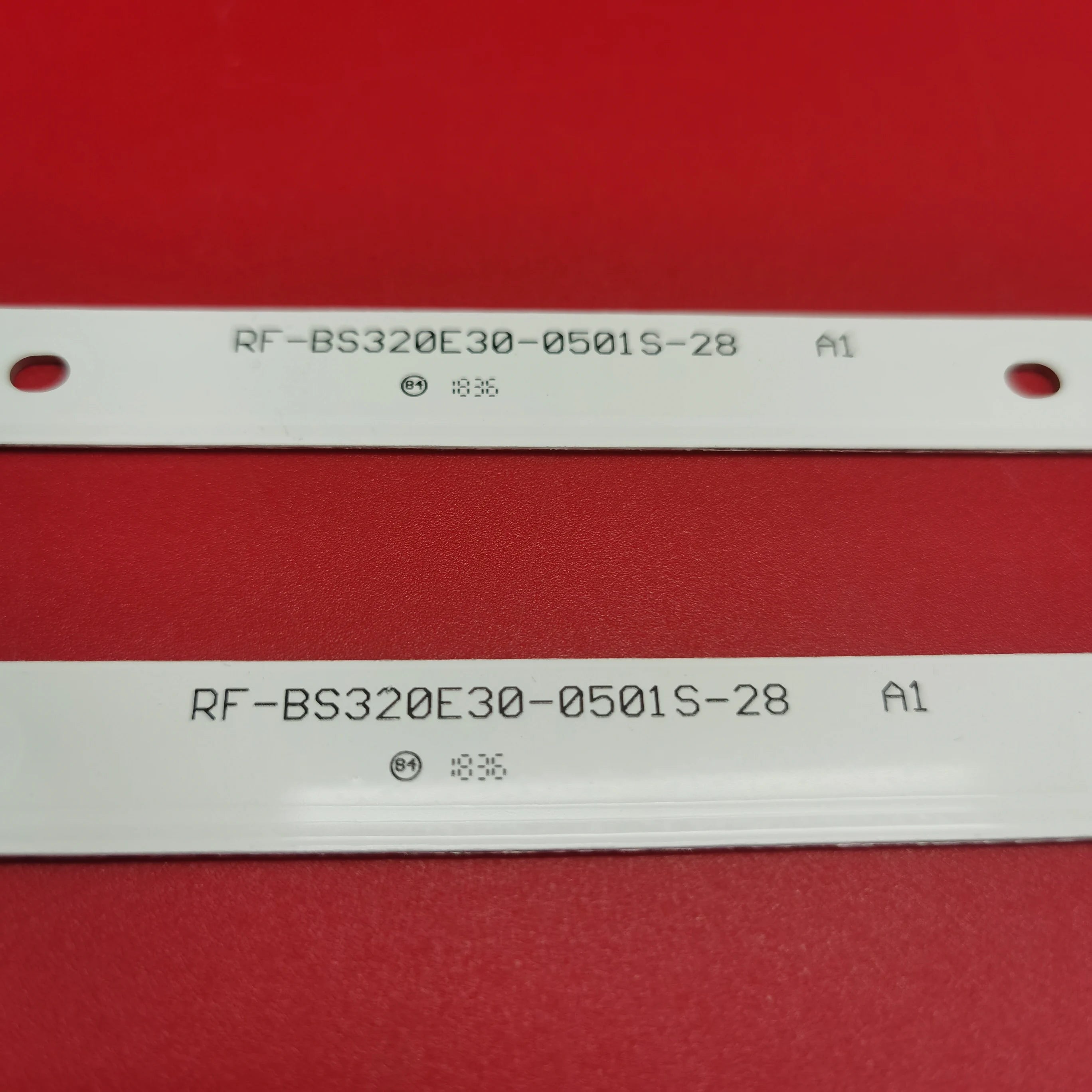 LED Backlight strip 5 lamps (6v)  LED32-ES5004 Skyworth 32-inch LCD TV RF-BS320E30-0501S-28 A1 32f1000 v320dj8-q01