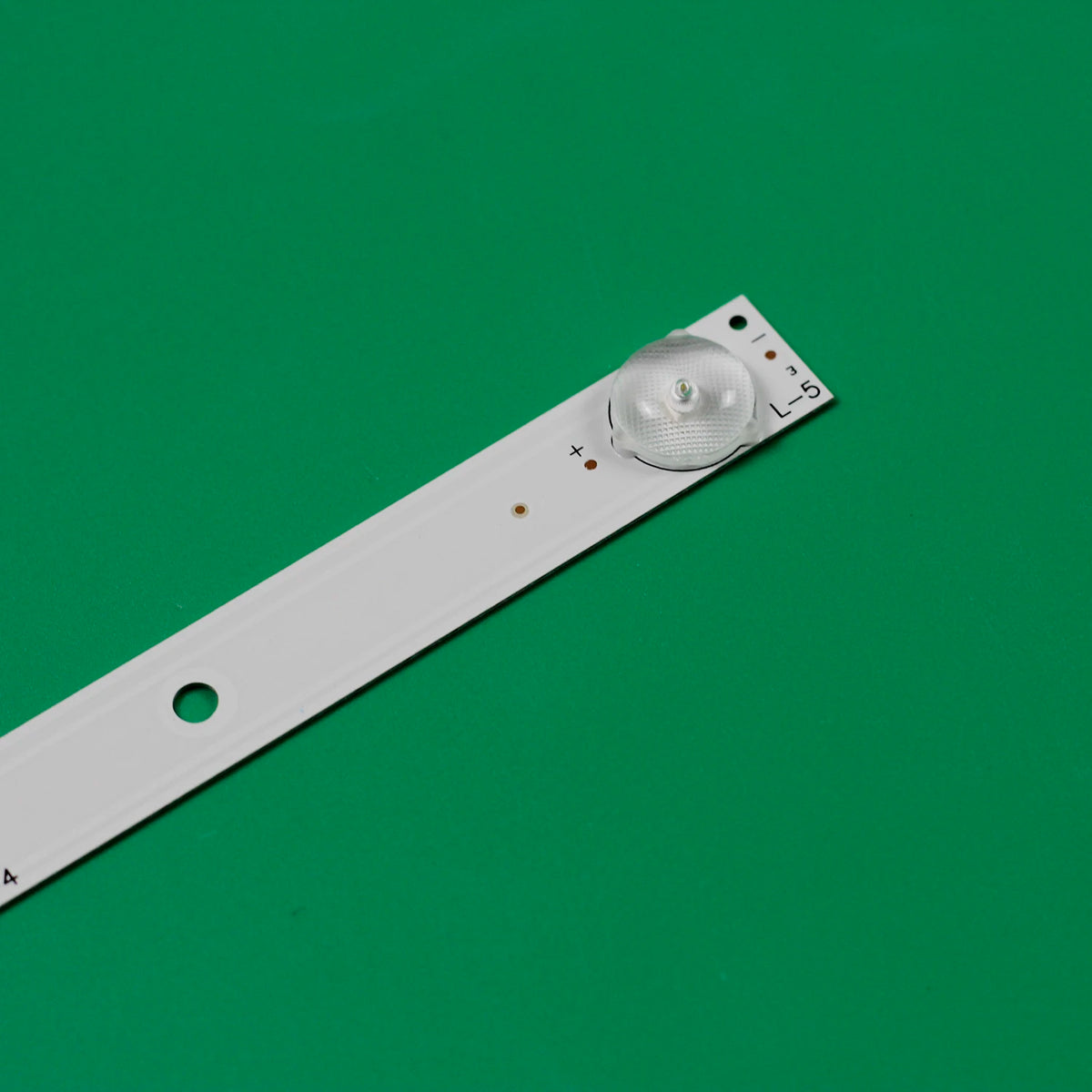 LED Backlight strip for TCL H28V9900 28L17 28L17 4C-LB2805-YHEX1 4C-LB2805-HQ1 MS-L0870 V6 R72-28D04-003-13