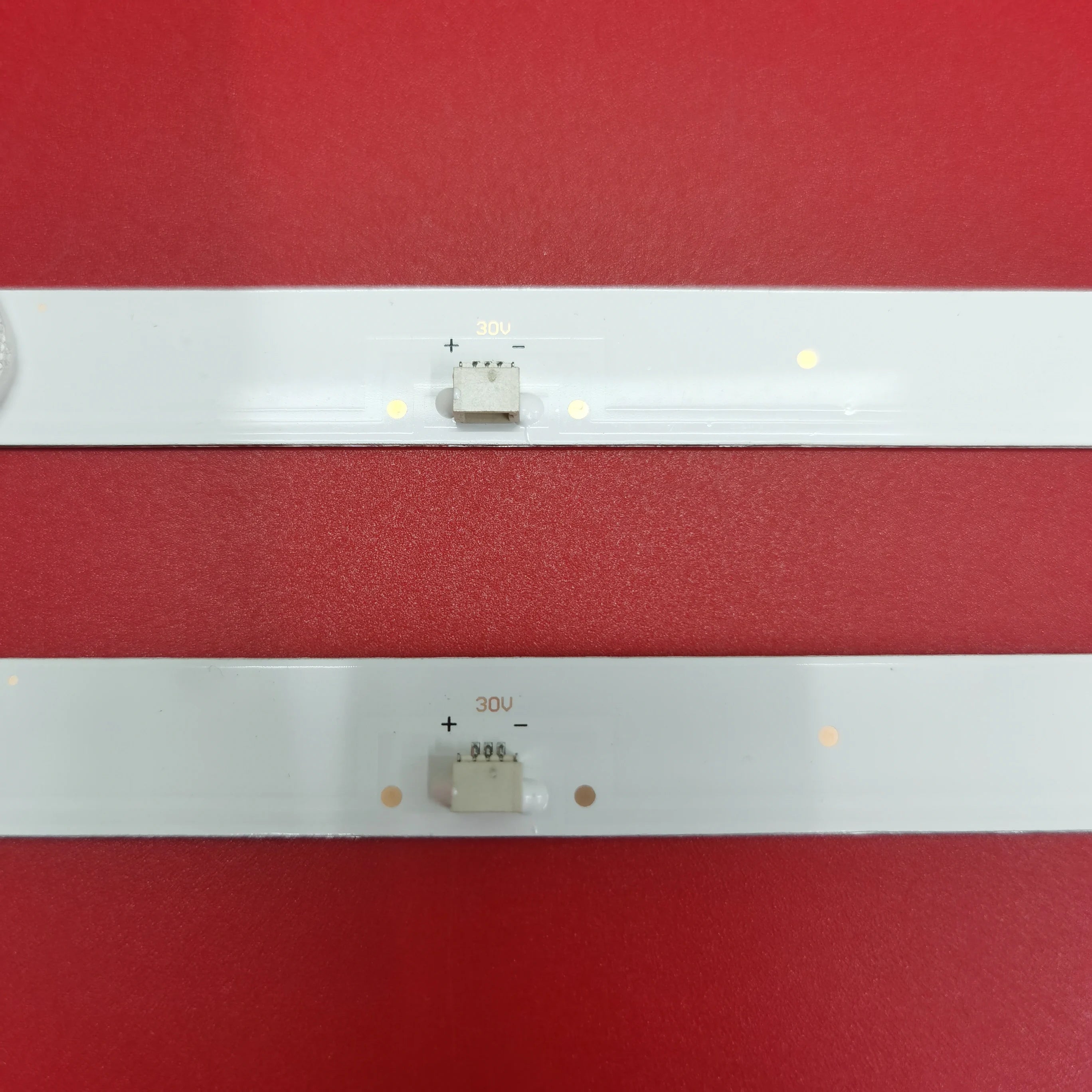 LED Backlight strip 5 lamps (6v)  LED32-ES5004 Skyworth 32-inch LCD TV RF-BS320E30-0501S-28 A1 32f1000 v320dj8-q01