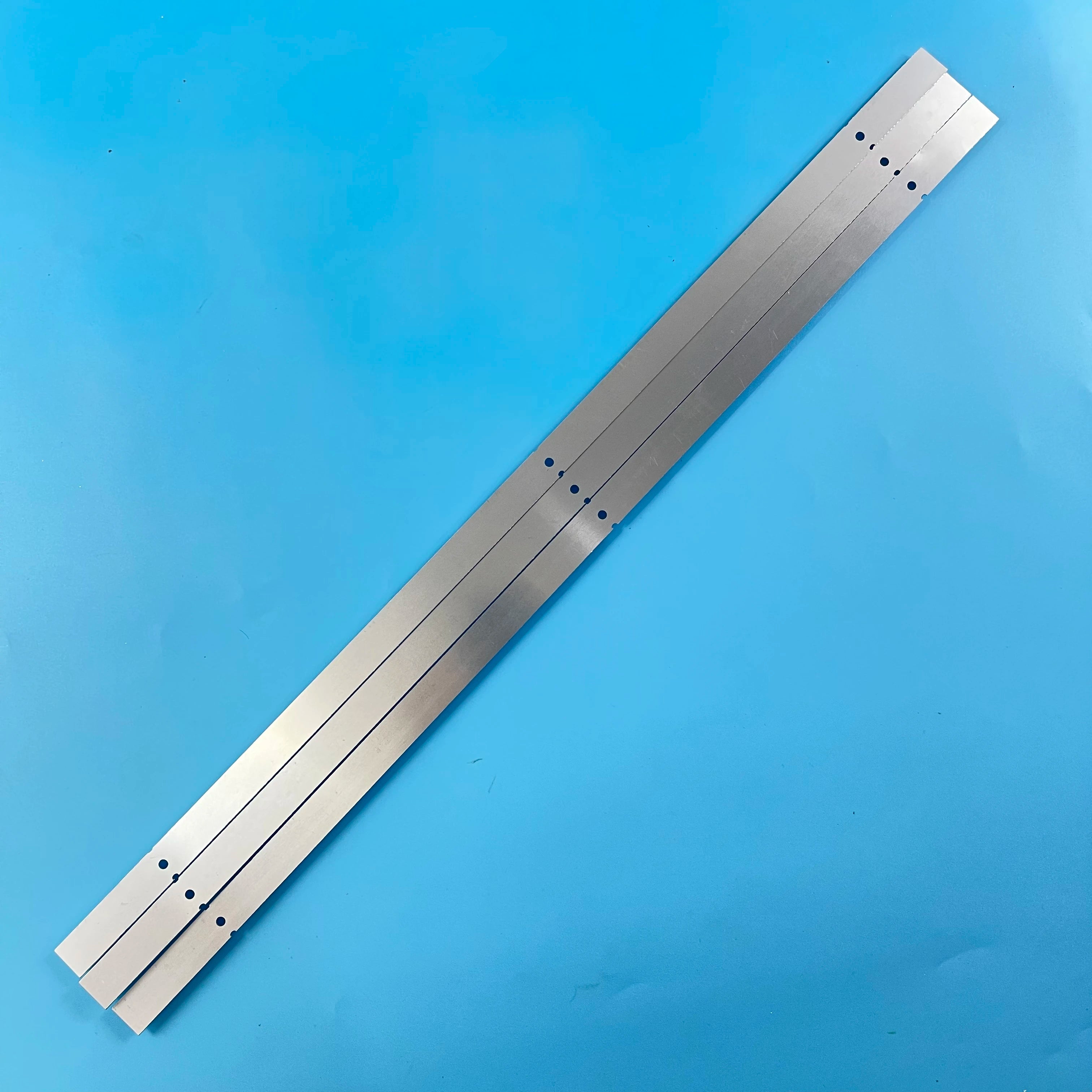 LED Backlight Strip for 32X3000 32E3000 32HX4003 32E3500 32E360E 5800-W32001-3P00 5800-W32001-0P00 CRH-A323535030751AREV1