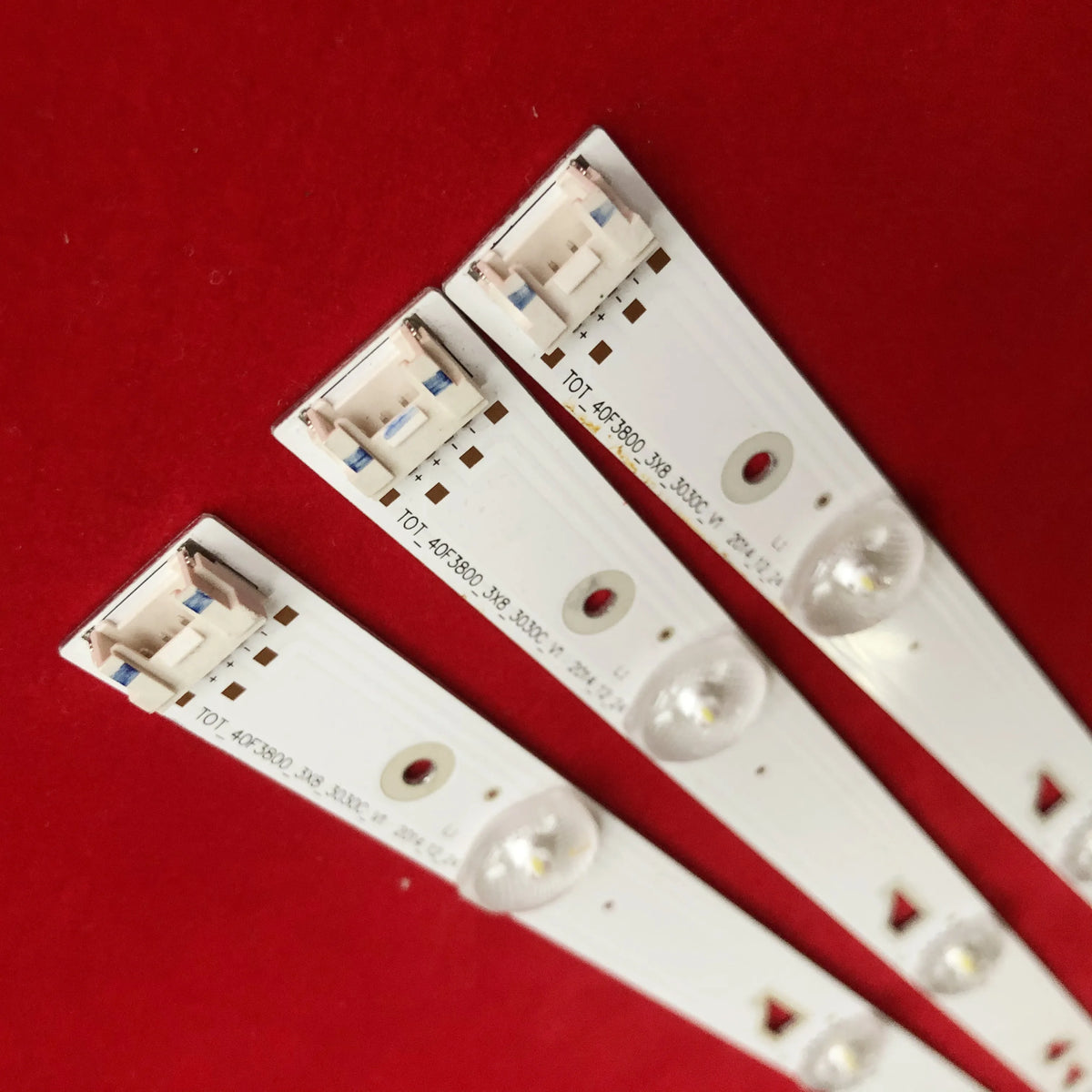 3pcs LED Backlight For 40fa3203 tot_40d2700_3X8_3030c_4s1pX2.  4c-lb400t-yhs 100%new